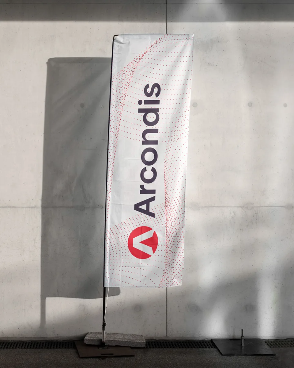 Knatterfahne mit Logo Arcondis