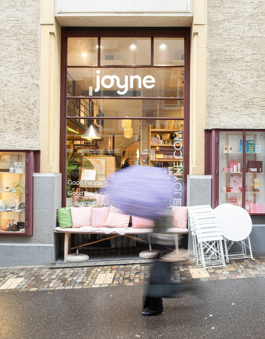 Aussenansicht Joyne-Store mit Beschriftung