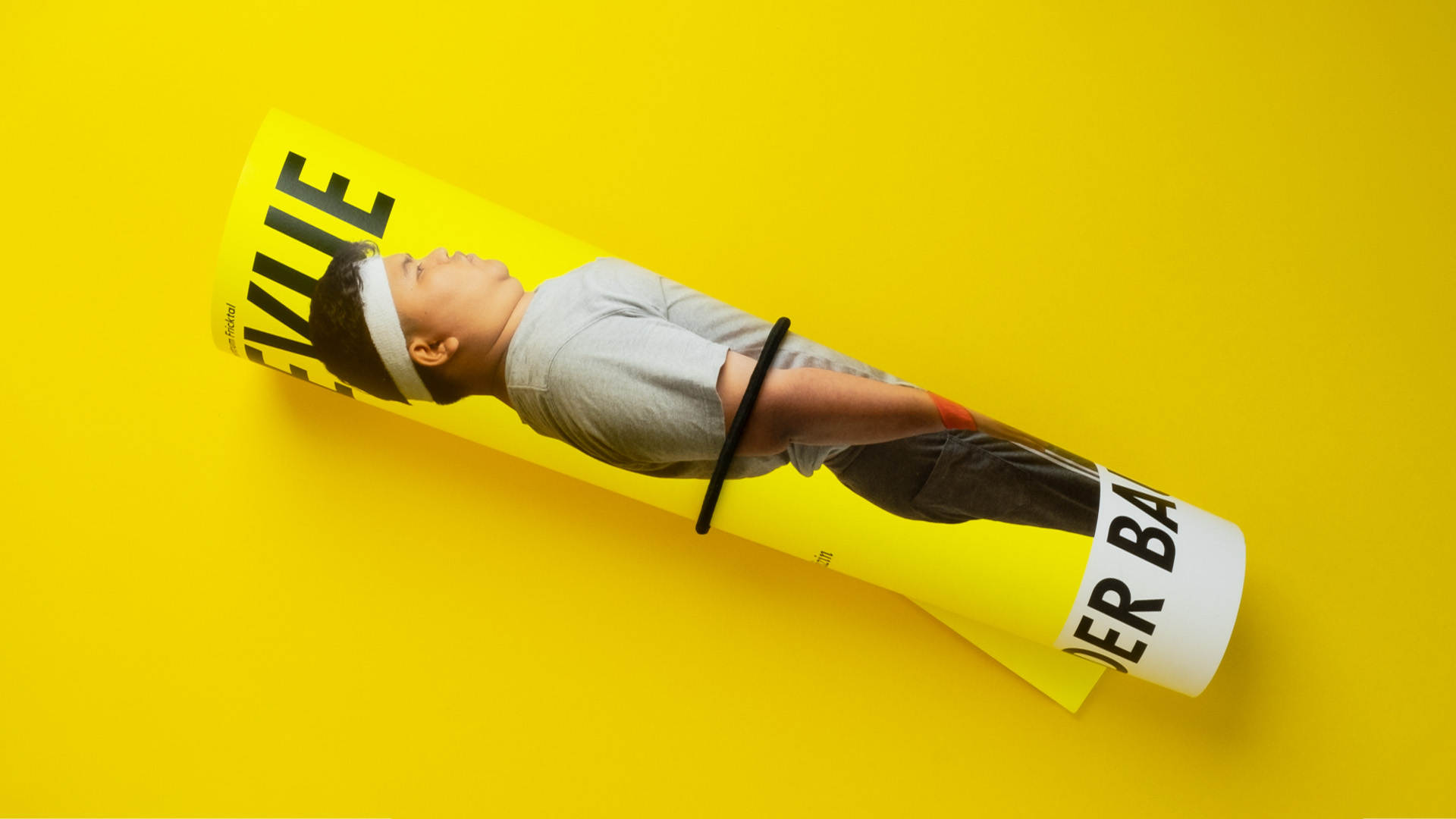 Magazin Revue mit einem Band rund zusammengebunden